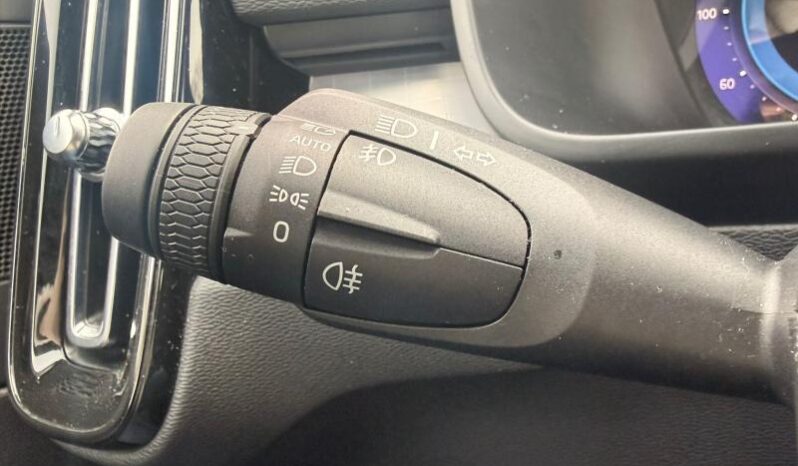 Volvo XC40 B3 / Mild Hybrid / Core complet