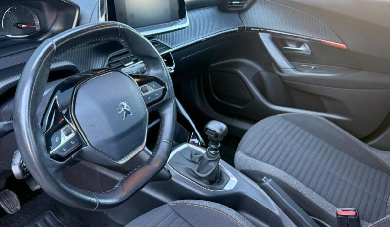 Peugeot 2008 Active / sièges chauffants / 130ch complet