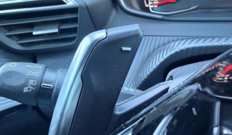 Peugeot 208 Allure / EAT8 / Carplay complet