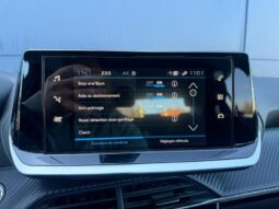 Peugeot 208 Allure / EAT8 / Carplay complet