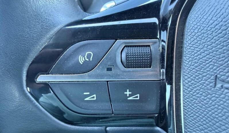 Peugeot 208 Allure / EAT8 / Carplay complet