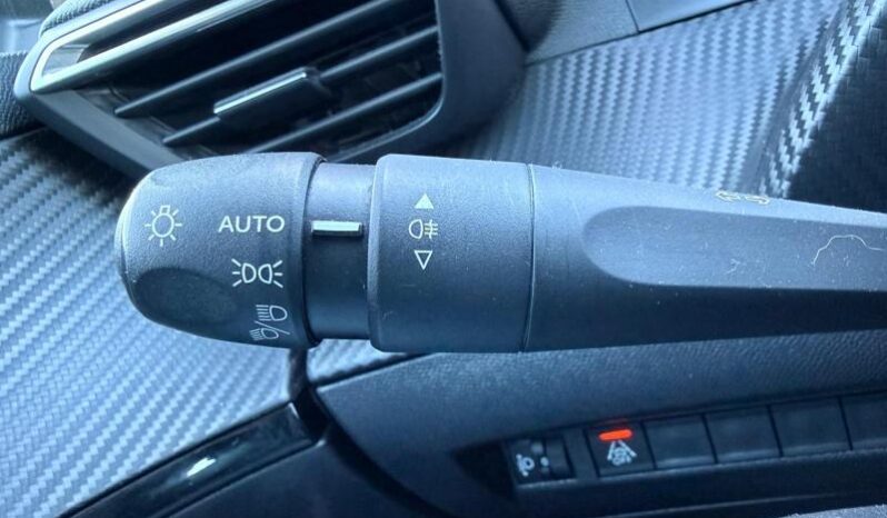 Peugeot 2008 Active / sièges chauffants / 130ch complet