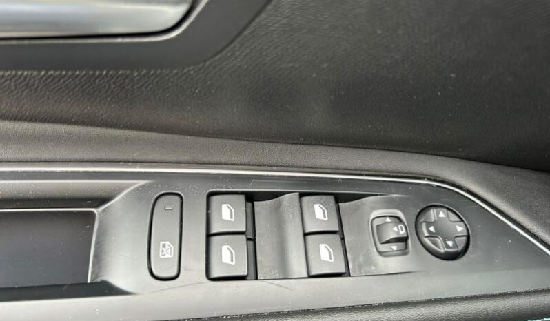 Peugeot 5008 Allure Pack / 1.5 BlueHDI / EAT8 complet