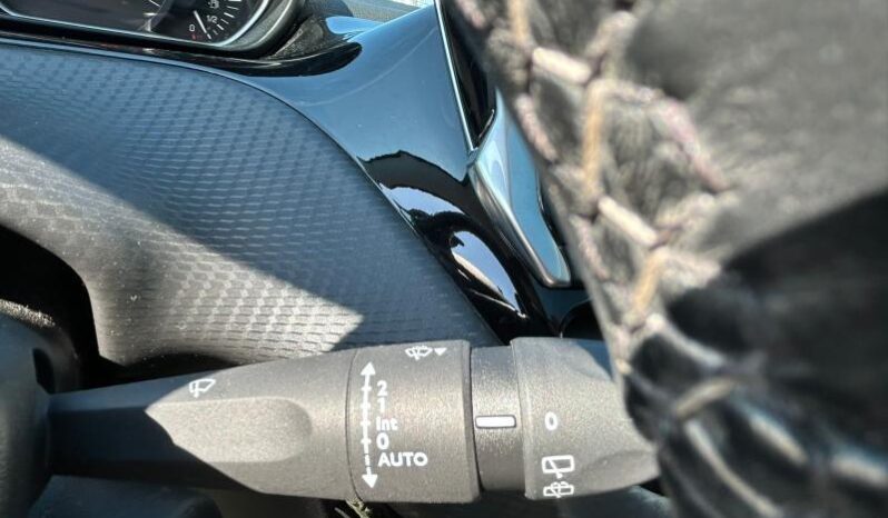 Peugeot 208 EAT6 / Tech Edition complet