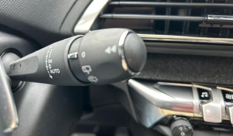 Peugeot 5008 Allure Pack / 1.5 BlueHDI / EAT8 complet