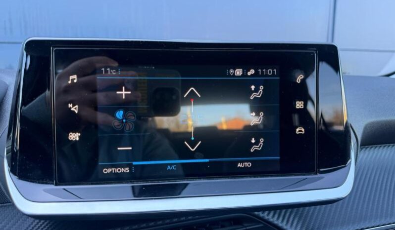 Peugeot 208 Allure / EAT8 / Carplay complet