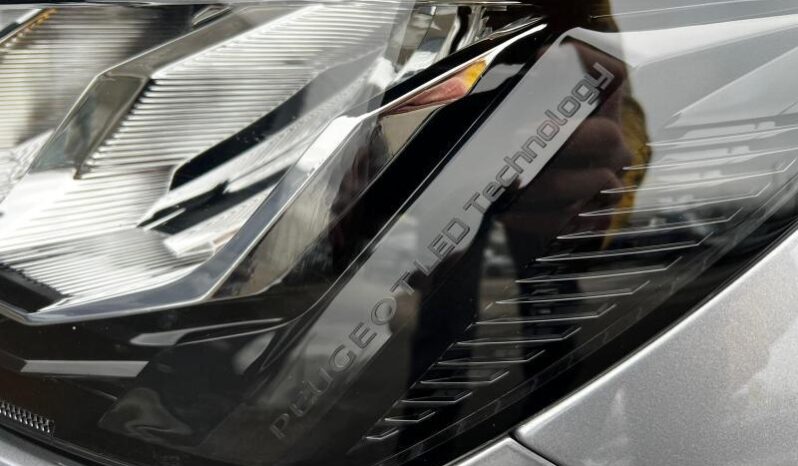 Peugeot 208 Allure / MHEV / E-DSC6 complet