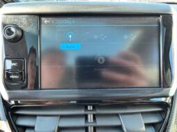 Peugeot 208 EAT6 / Tech Edition complet