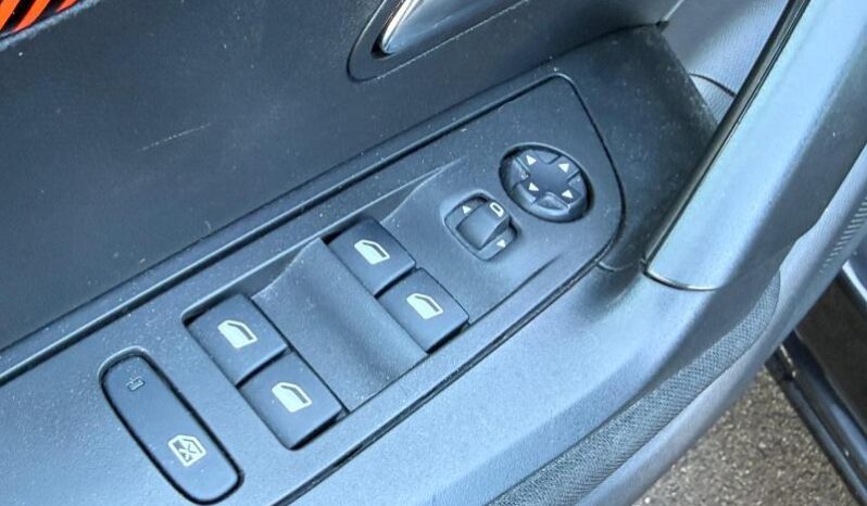 Peugeot 2008 Active / sièges chauffants / 130ch complet