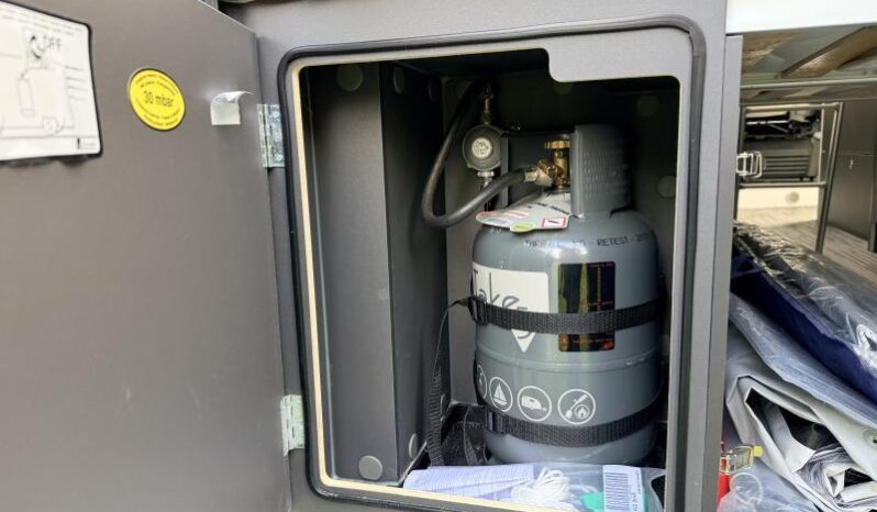 Motorhome McLouis Menfys 3 / 4 couchages / Maxi Prestige complet