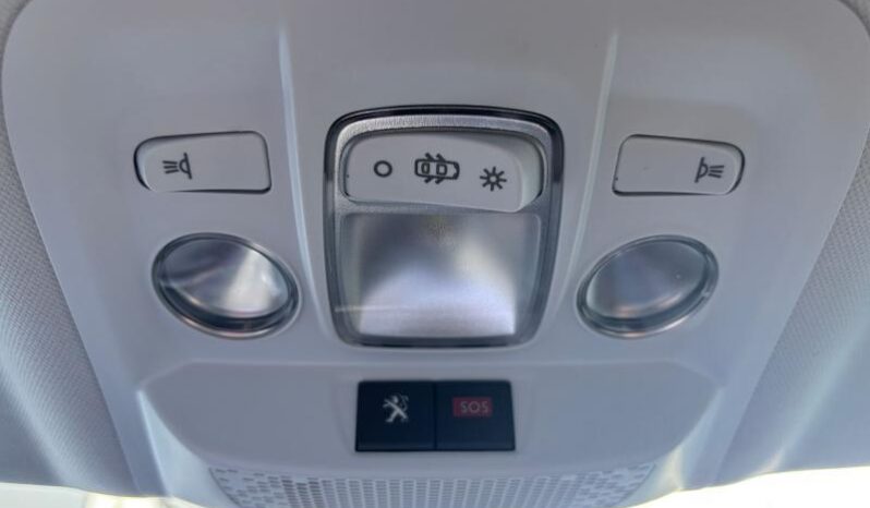 Peugeot 2008 Allure / GPS complet