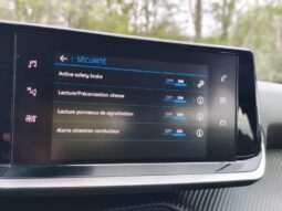 Peugeot 2008 Allure / EAT8 complet