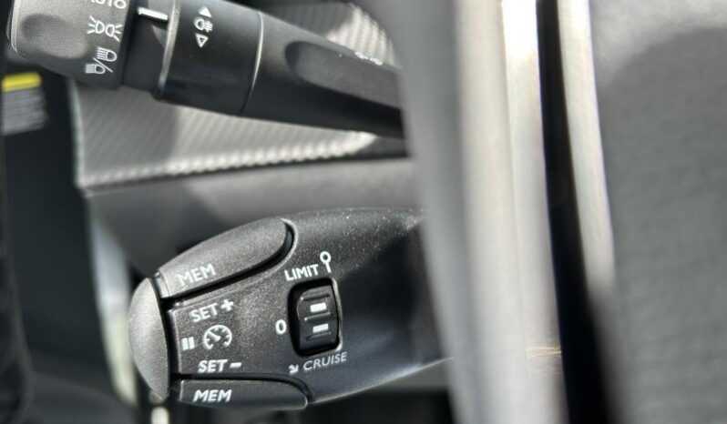 Peugeot 208 Allure Hybrid complet