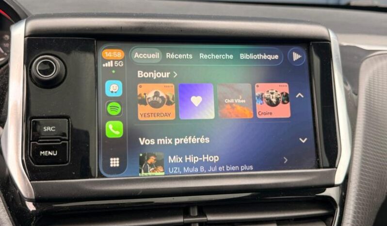Peugeot 2008 GT Line / EAT6 / Pano complet