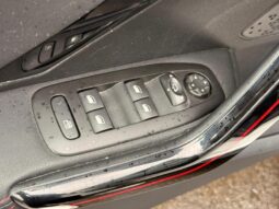 Peugeot 2008 GT Line / EAT6 / Pano complet