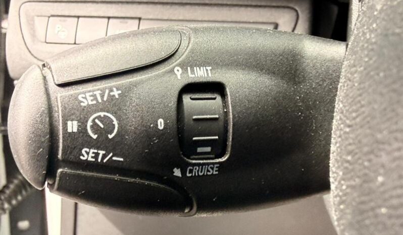 Peugeot 2008 GT Line / EAT6 / Pano complet