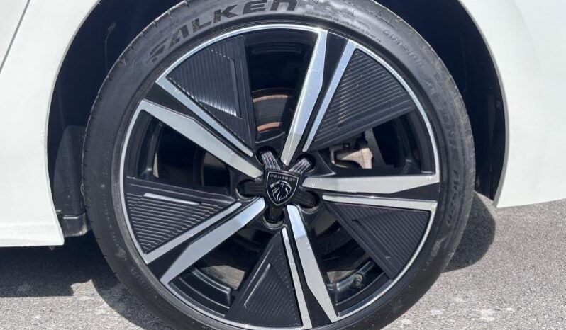 Peugeot 308 GT / EAT8 / Toit ouvrant complet
