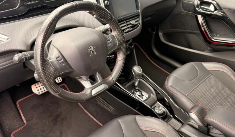 Peugeot 2008 GT Line / EAT6 / Pano complet