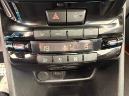 Peugeot 2008 GT Line / EAT6 / Pano complet