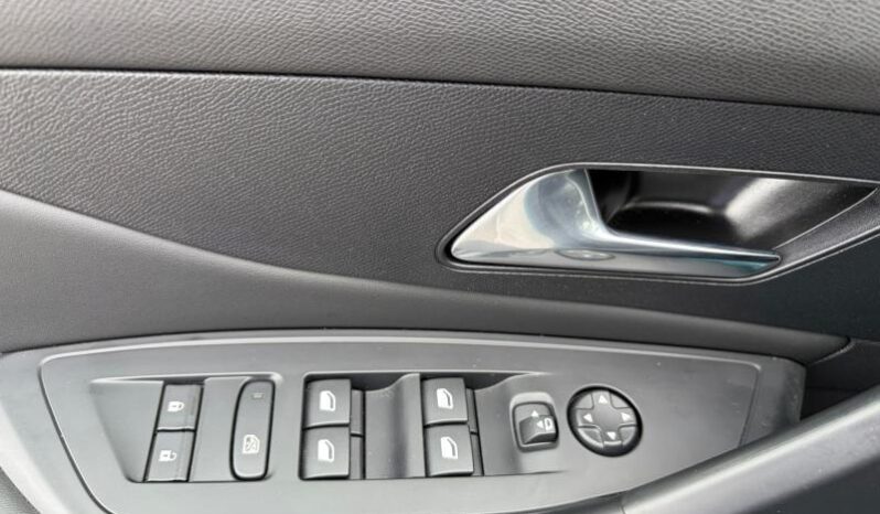 Peugeot 408 Allure / Jantes 17 / EAT8 complet