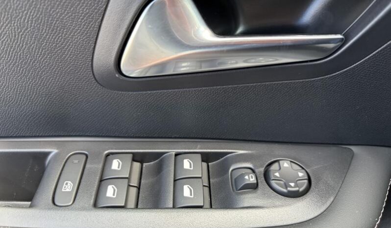 Peugeot 208 Allure Hybrid complet