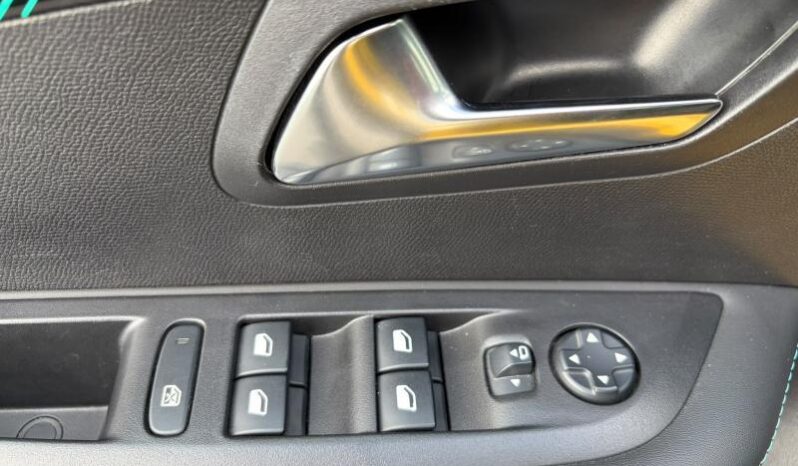Peugeot 208 Allure / GPS / Carplay complet