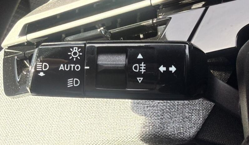 Peugeot 5008 ALLURE HYBRID complet