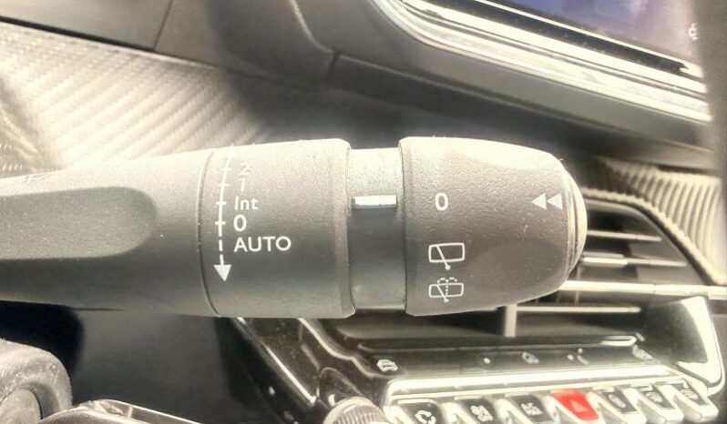 Peugeot 2008 Allure / GPS / Carplay complet
