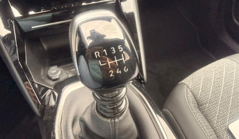Peugeot 2008 Allure / GPS / Carplay complet
